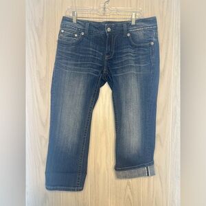 Like New Miss Me women’s dark denim embellished wing pocket capri jean sz 30